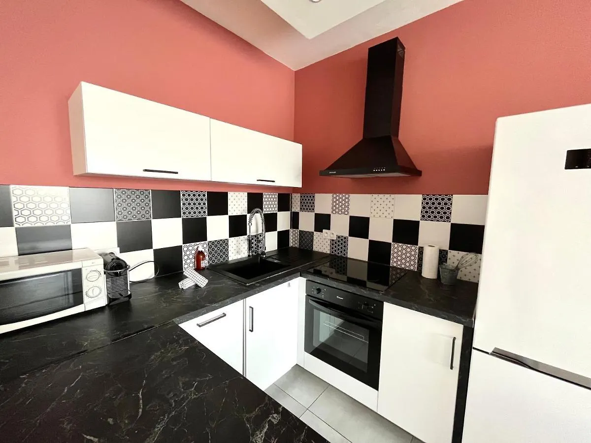 2 Bedrooms - Sea View Apartment Nice 0*,  Frankrike